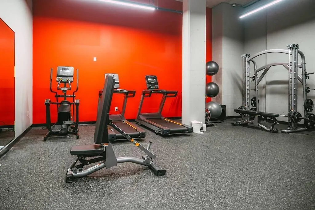 New Luxury 1Br Penthouse Apt In Central Halifax